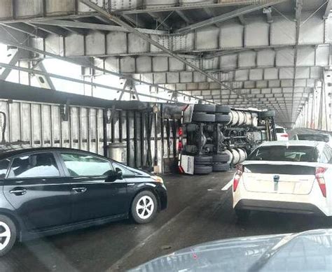 Traffic snarls on Bay Bridge after big-rig topples